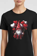 Modelo mujer con camiseta negra