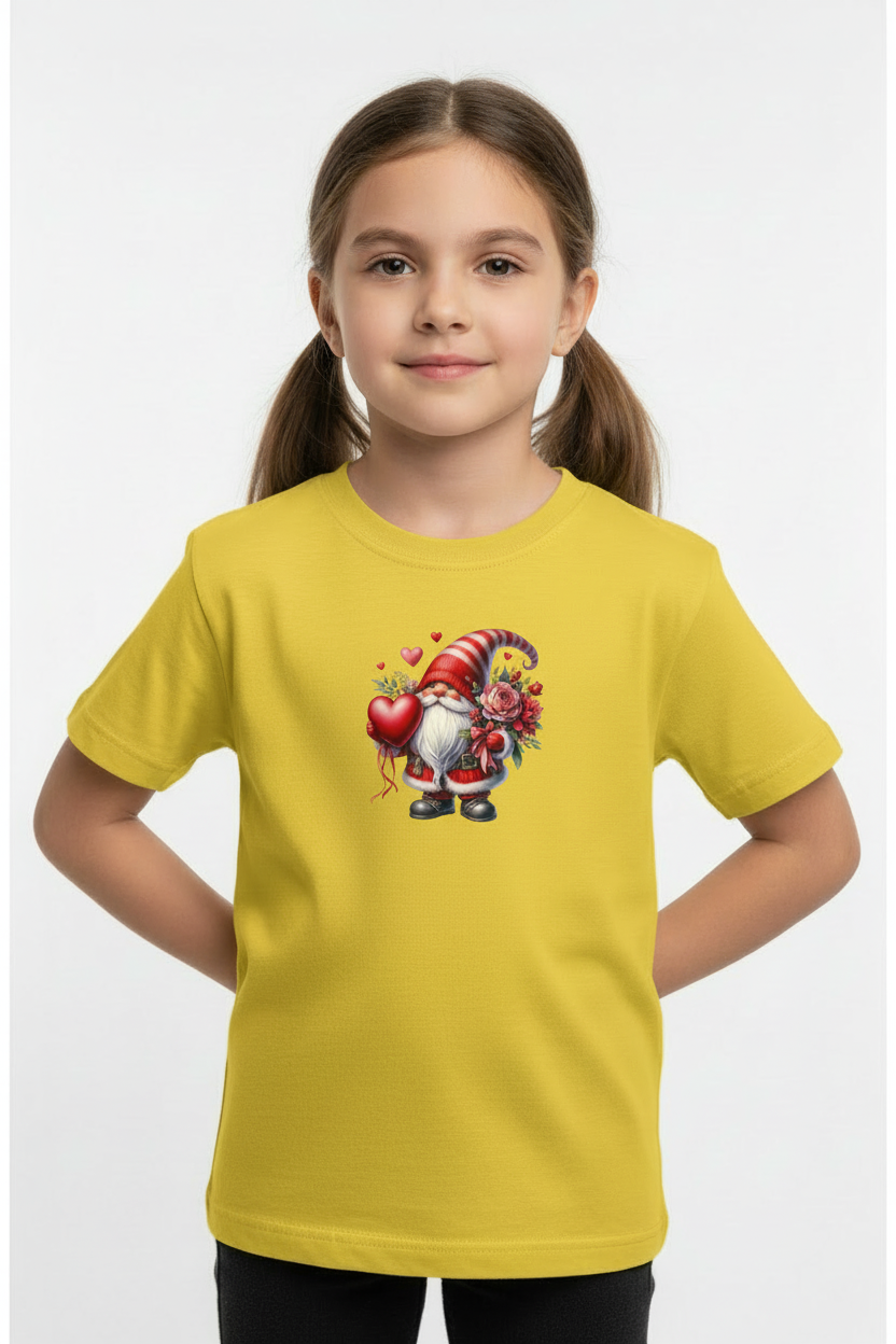 Modelo niña con camiseta amarilla - diseño reducido